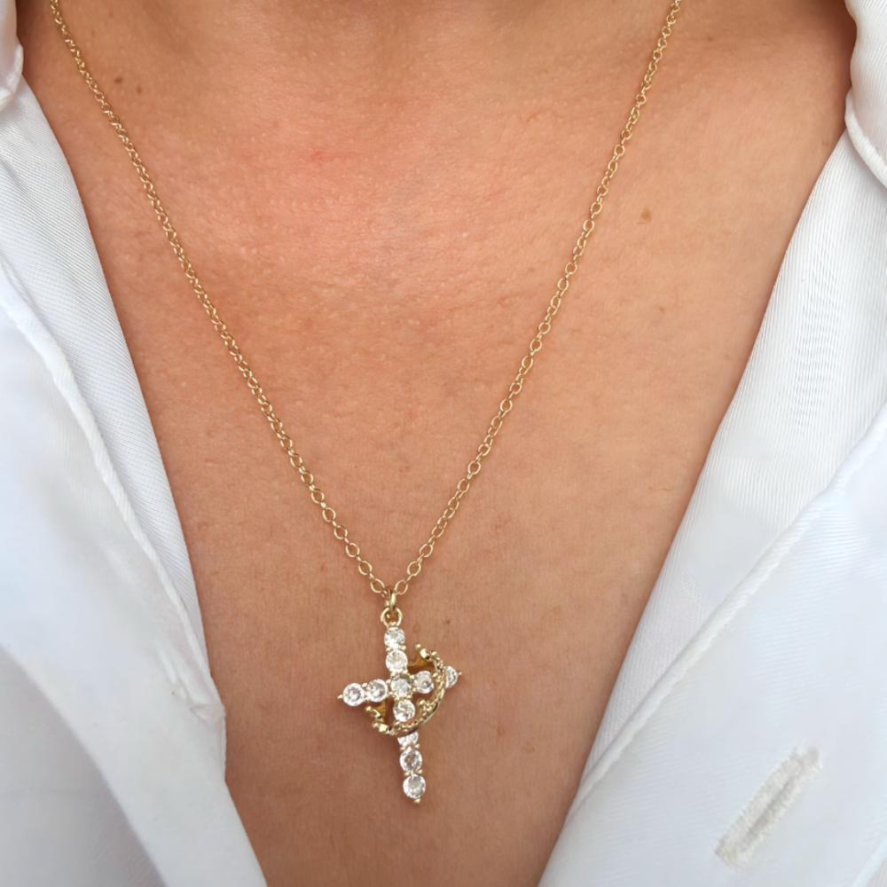 Elegant Faith-Inspired Cross Pendant Necklace for Mom