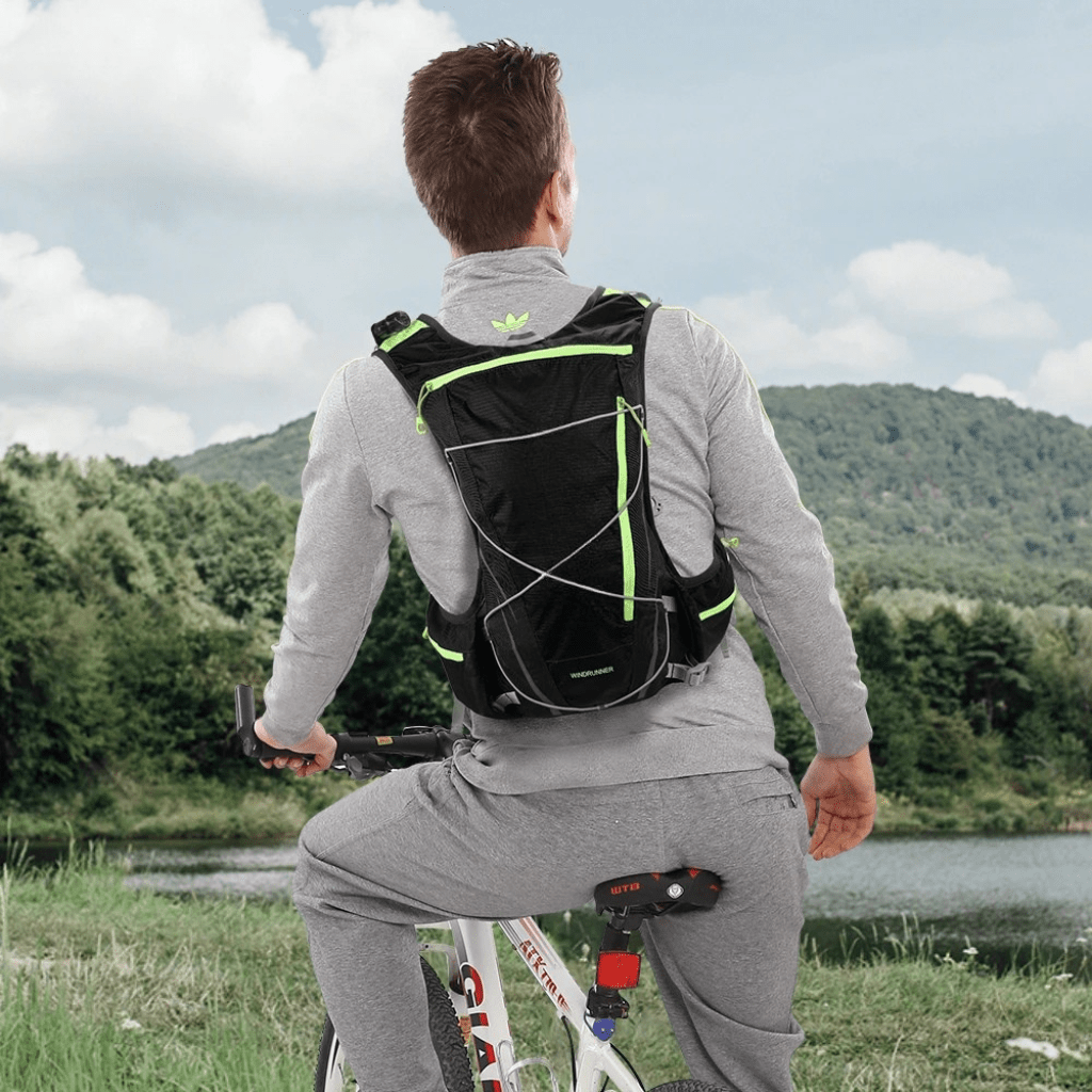 HydraFlow 8L Lightweight Hydration Pack with 1.5L Bladder for Active Adventures
