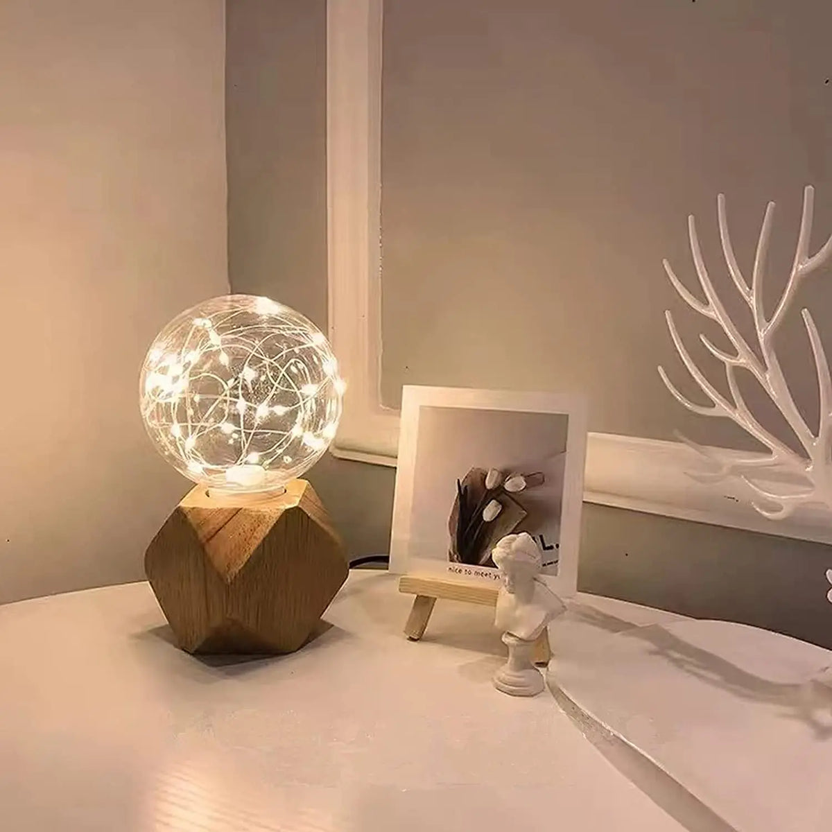 Wooden Table Lamp in Retro Style with Warm White LED Bulb