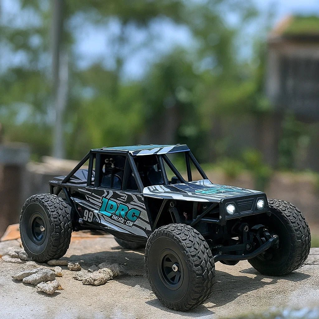 TrailMaster 1:18 Scale 4WD Off-Road Remote Control Vehicle