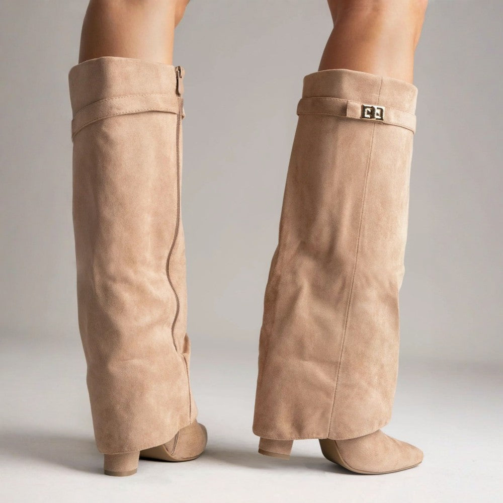 Chic Knee-High Boots with Elegant Pointed Toe Design