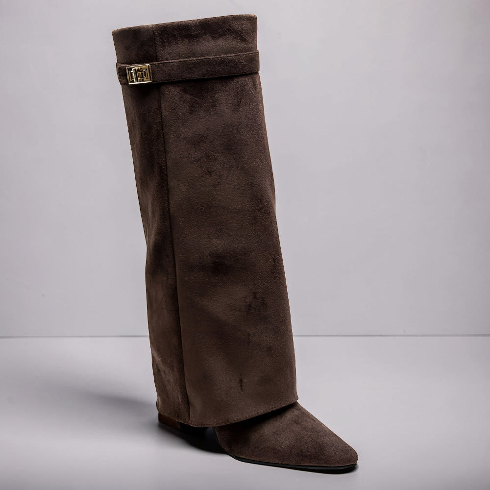Chic Knee-High Boots with Elegant Pointed Toe Design
