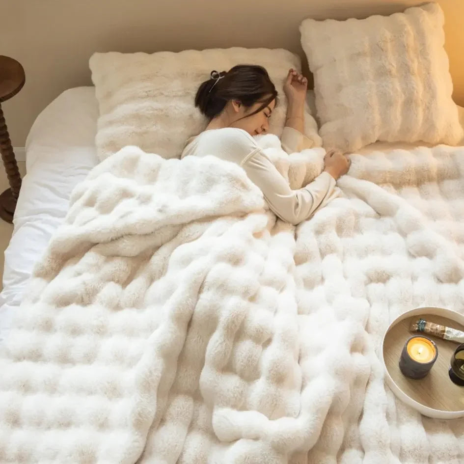 Luxurious Plush Wool Throw Blanket for Ultimate Comfort