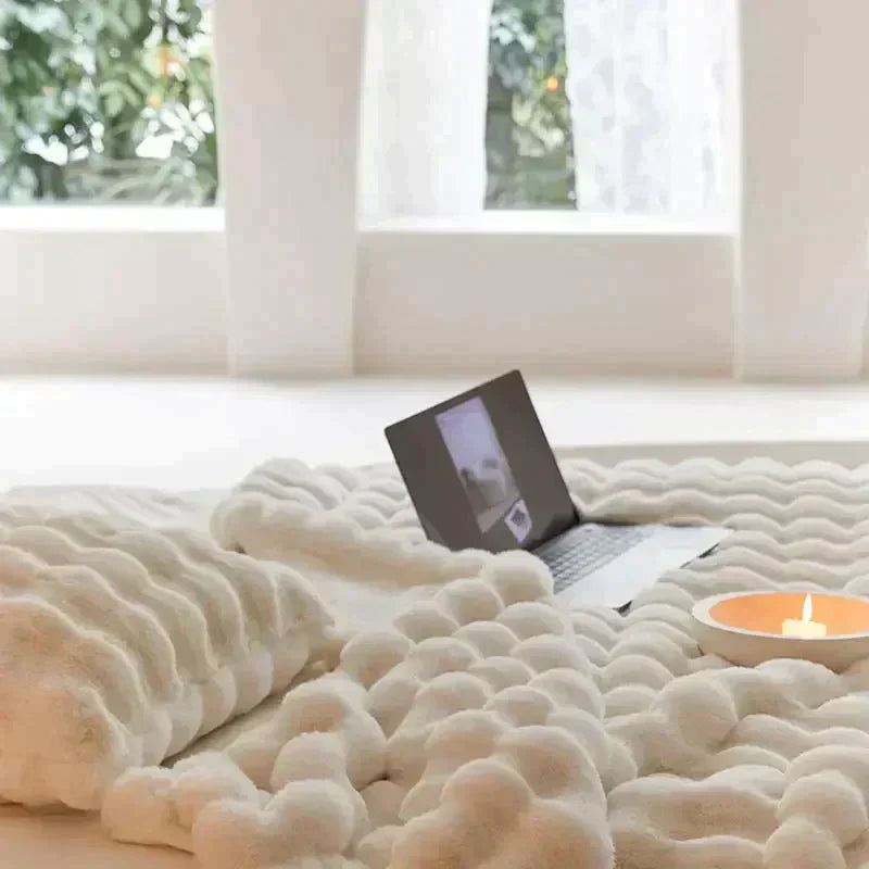 Luxurious Plush Wool Throw Blanket for Ultimate Comfort
