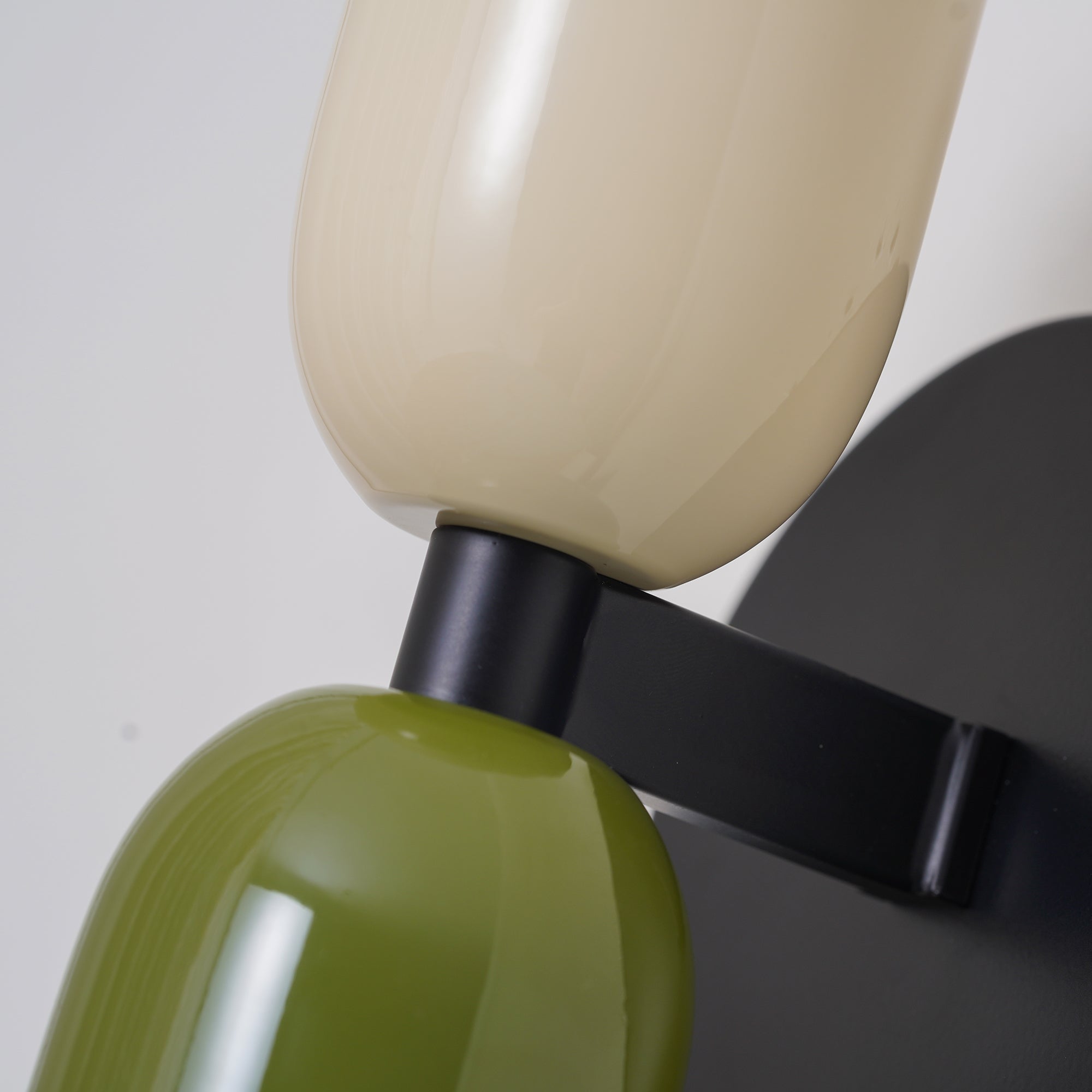 Vibrant Delight Wall Lamp for Chic Bedroom Styling