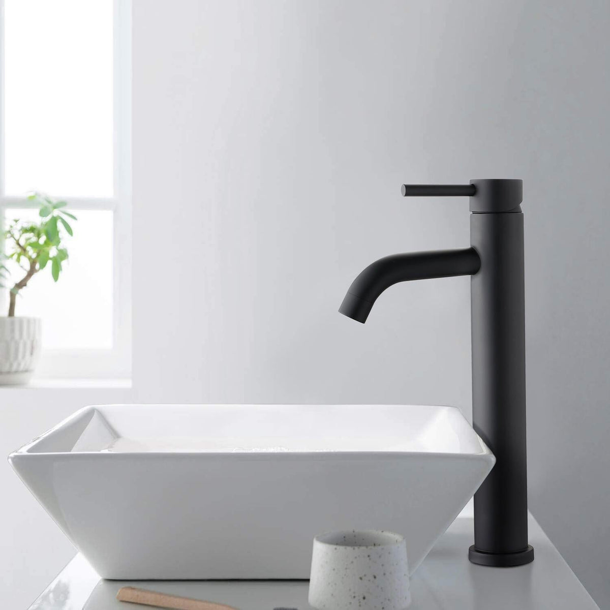 Tuckhub — Single-Handle Matte Black Bathroom Faucet with Durable Build