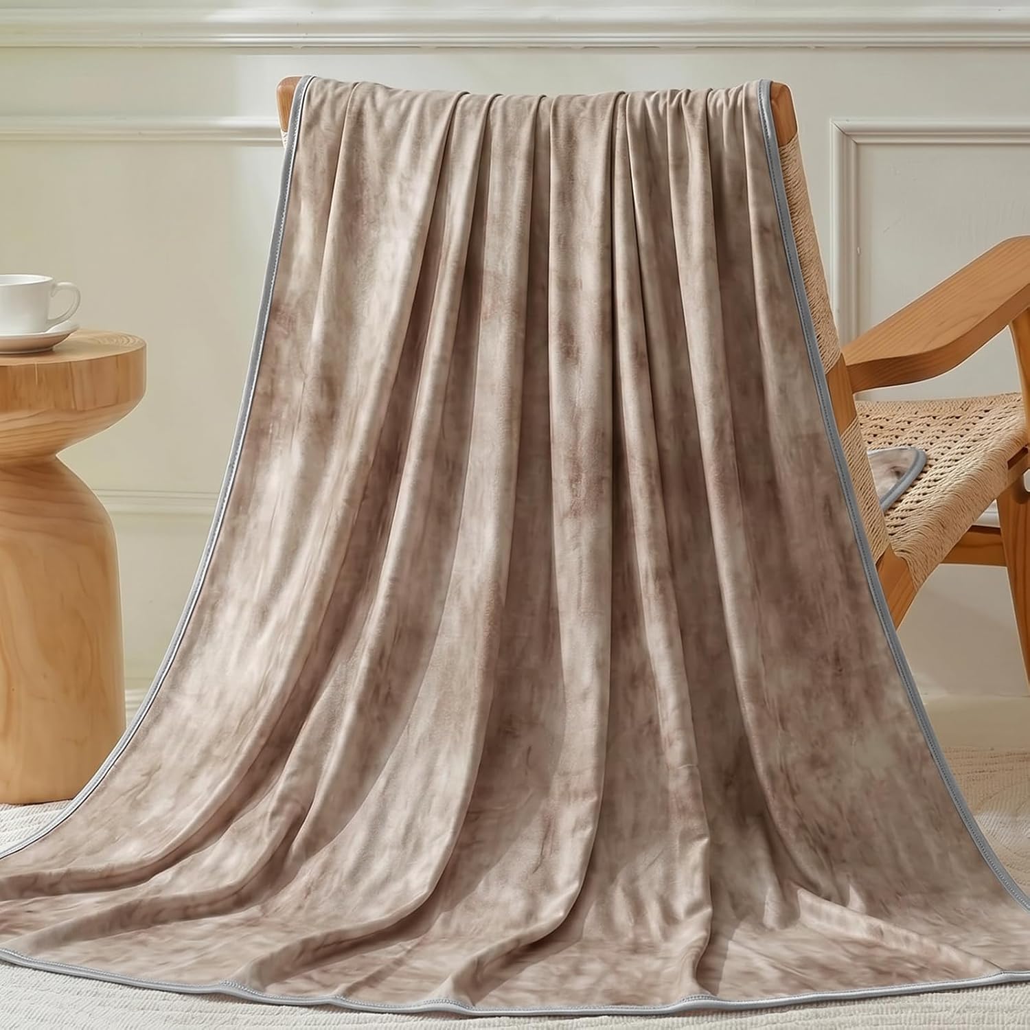 Cooling Throw Blanket for Hot Sleepers – Lightweight Summer Comfort