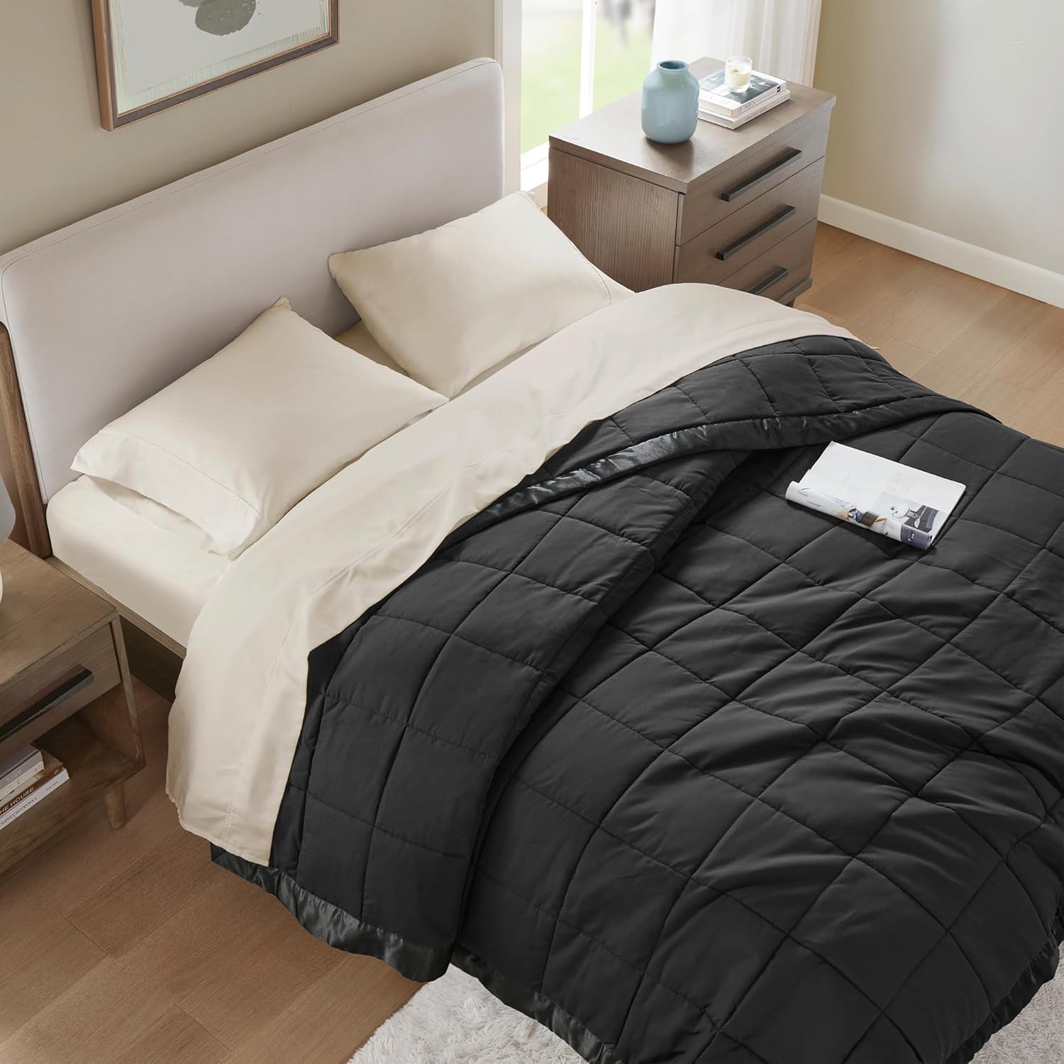 Lightweight Down Alternative Blanket with Moisture-Wicking – All Season Bed Cover with Satin Trim