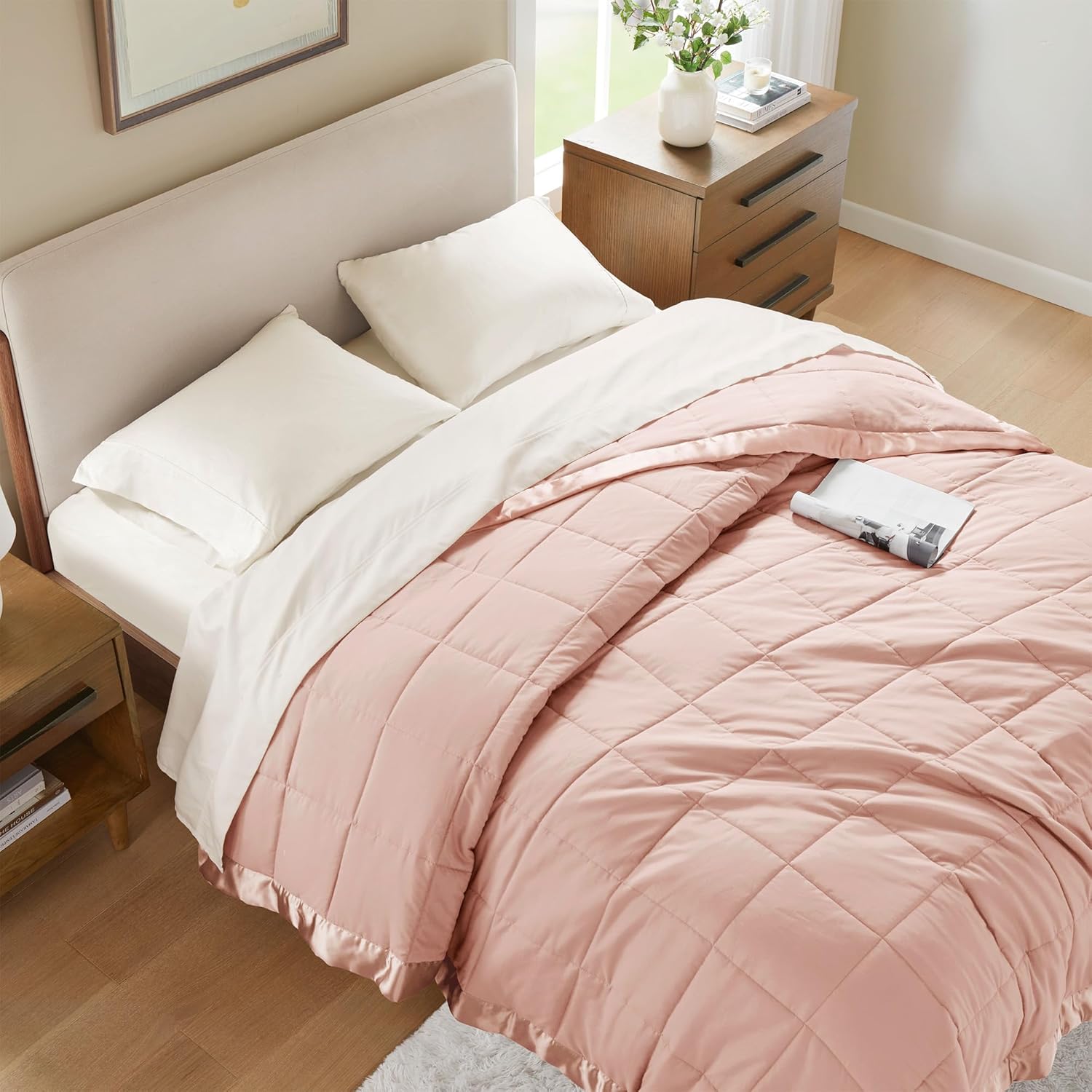 Lightweight Down Alternative Blanket with Moisture-Wicking – All Season Bed Cover with Satin Trim