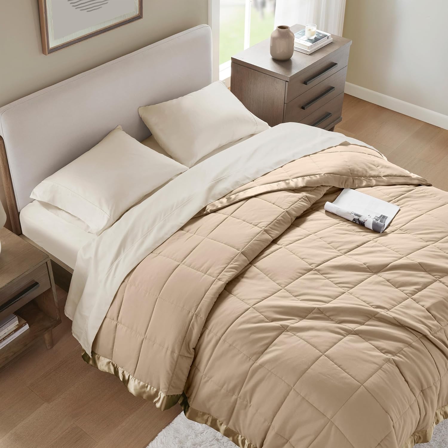 Lightweight Down Alternative Blanket with Moisture-Wicking – All Season Bed Cover with Satin Trim