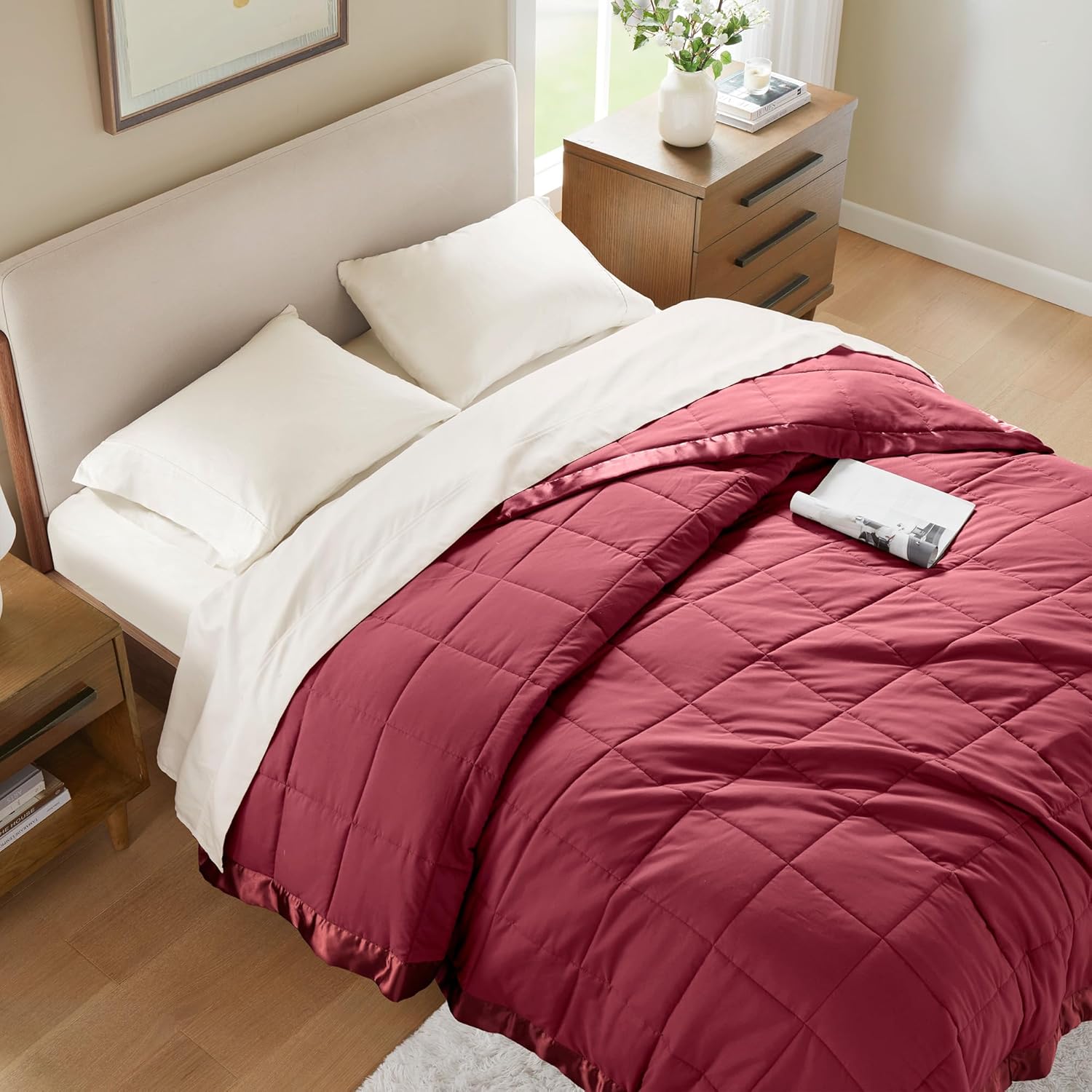 Lightweight Down Alternative Blanket with Moisture-Wicking – All Season Bed Cover with Satin Trim