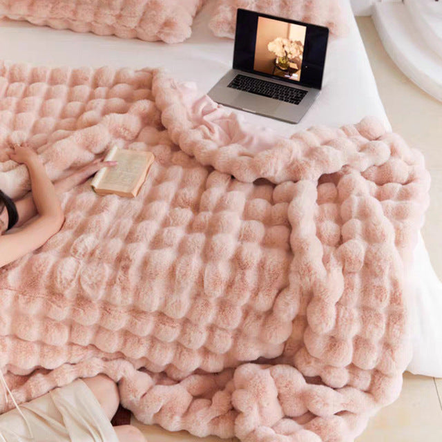 Elara Plush Throw — Soft Faux Fur Blanket for Cozy Warmth