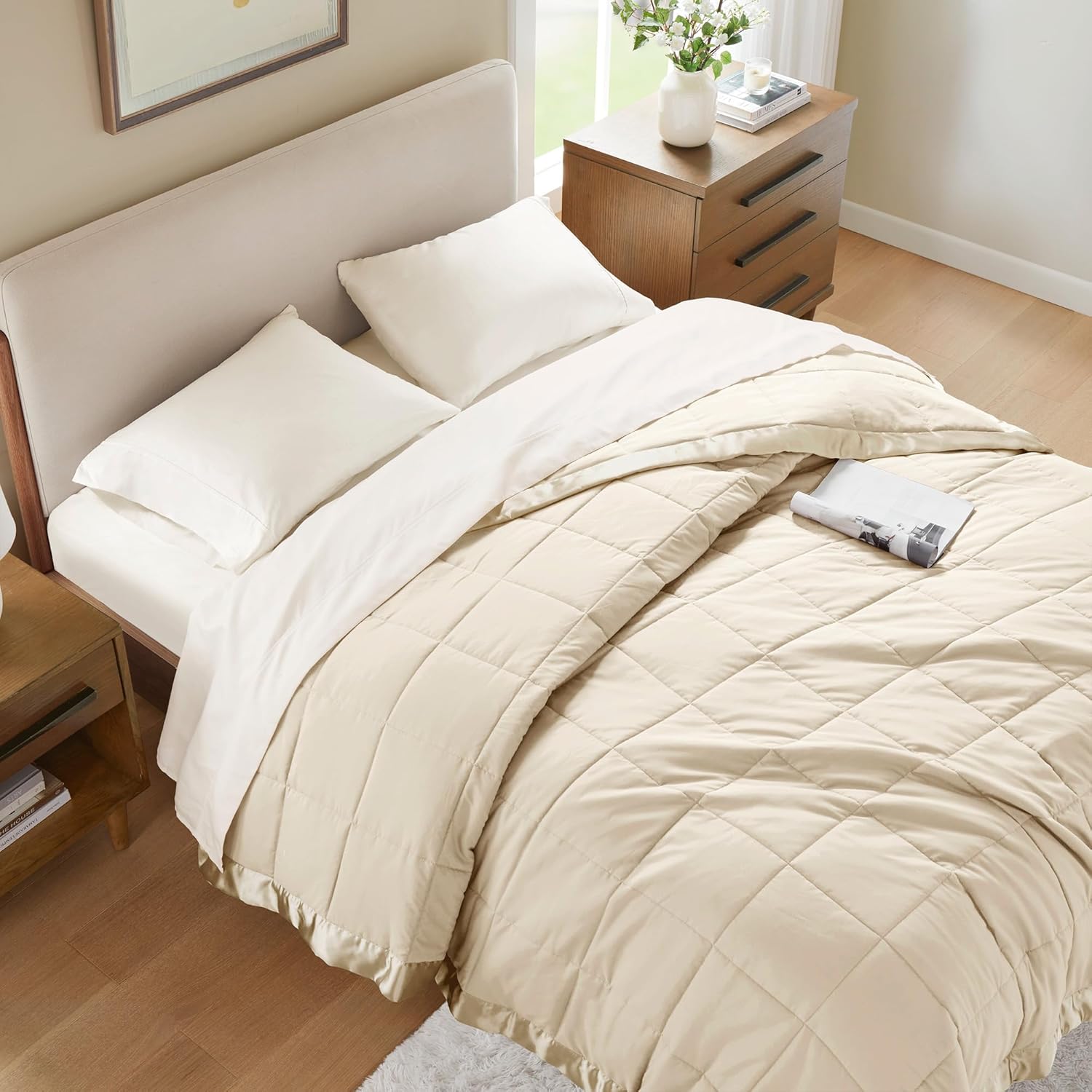Lightweight Down Alternative Blanket with Moisture-Wicking – All Season Bed Cover with Satin Trim