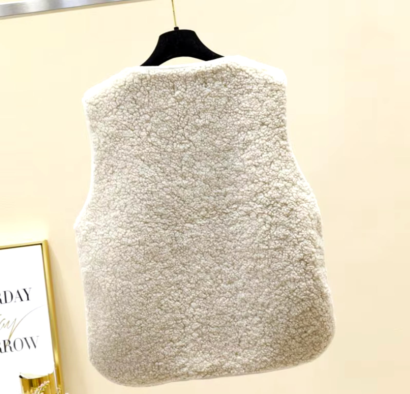 Women’s Fleece Vest | Thick Sheepskin Texture | Sleeveless with Patch Pockets | Comfortable Layering for Spring & Autumn