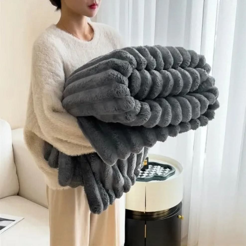 SereneWrap Plush Throw: Comfort and Style for Your Home
