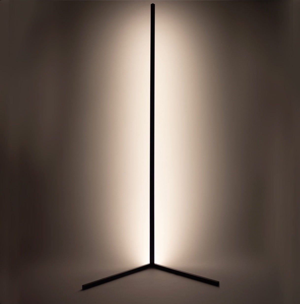 AuraEdge — Corner Floor Lamp with Adjustable RGB and White Light