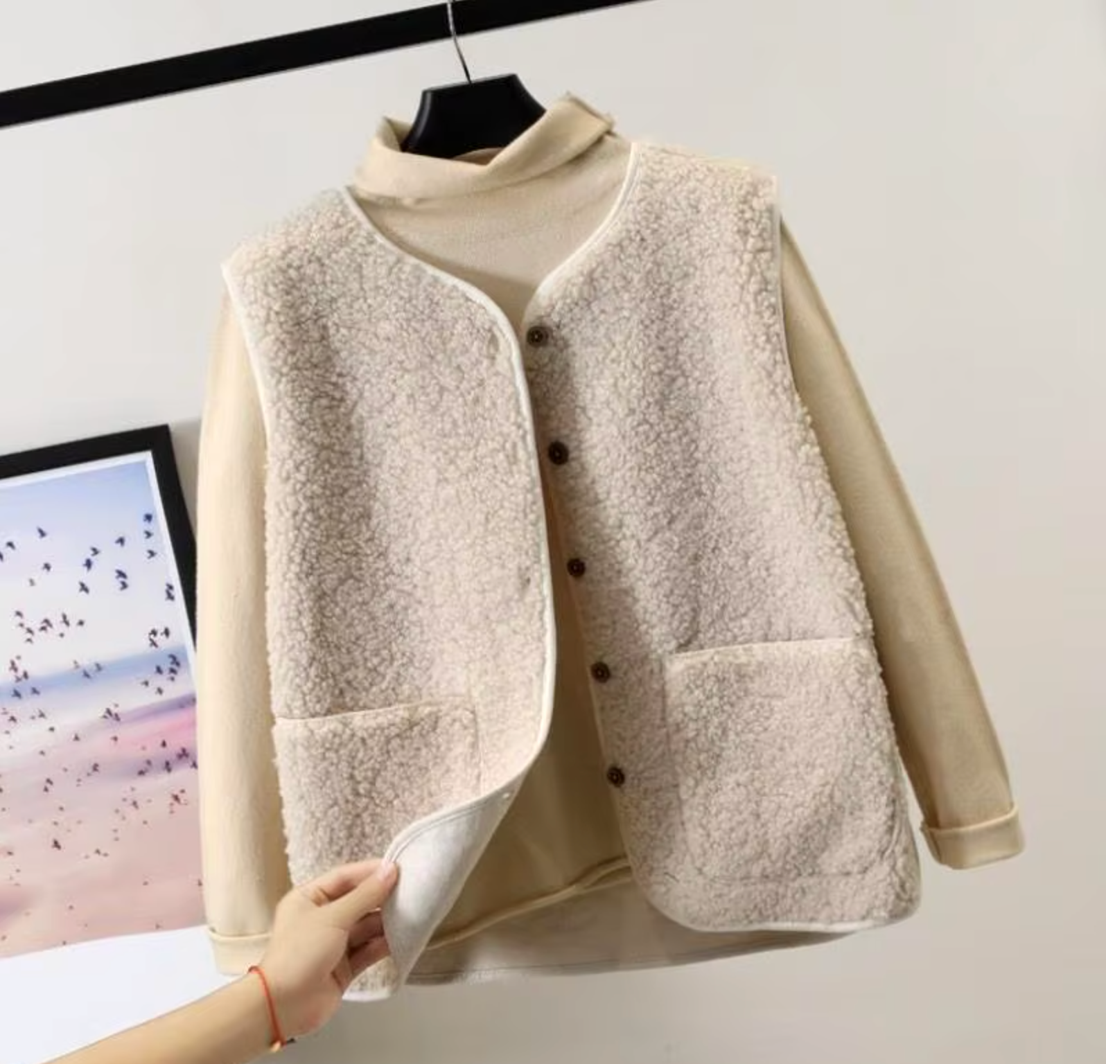 Women’s Fleece Vest | Thick Sheepskin Texture | Sleeveless with Patch Pockets | Comfortable Layering for Spring & Autumn