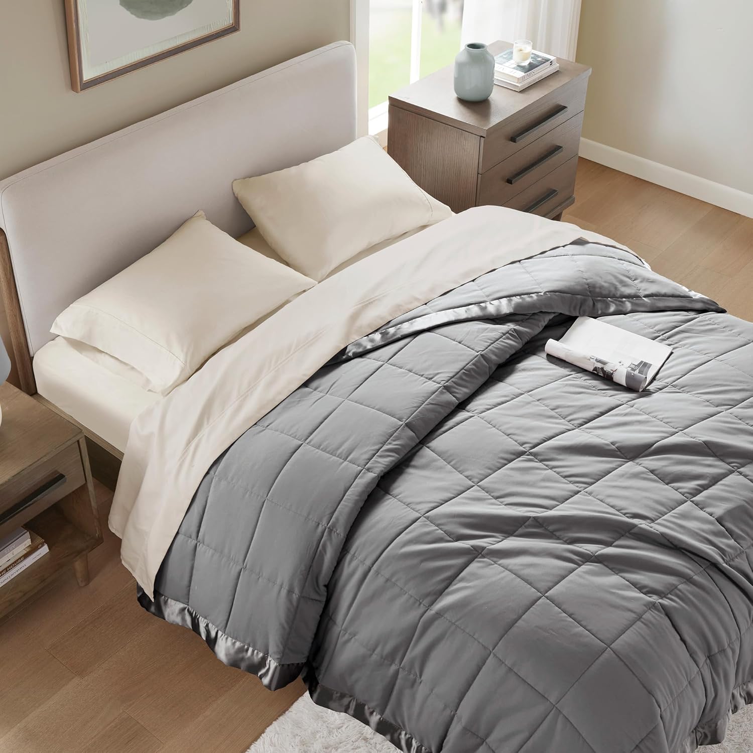 Lightweight Down Alternative Blanket with Moisture-Wicking – All Season Bed Cover with Satin Trim