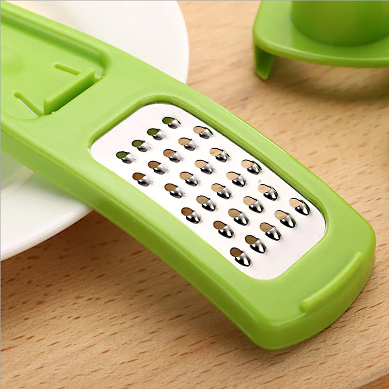 Handheld Garlic Crusher and Press - Compact Kitchen Tool