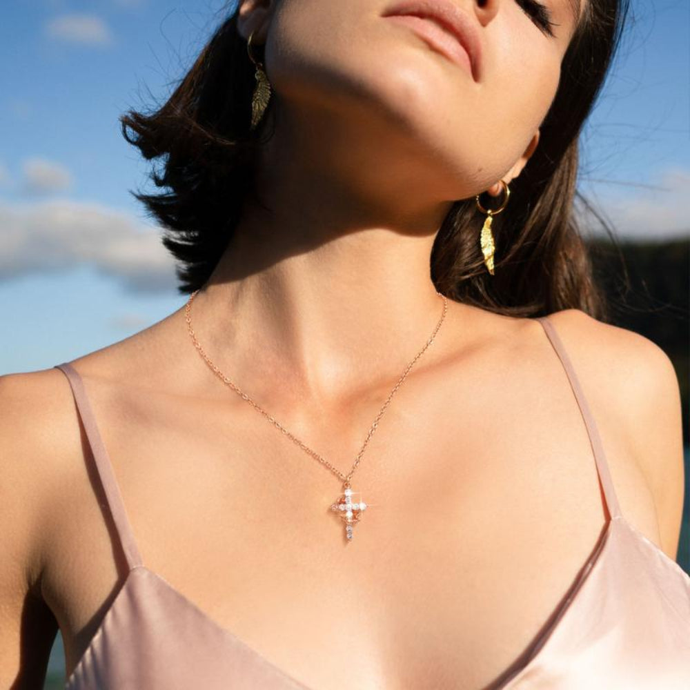 Elegant Faith-Inspired Cross Pendant Necklace for Mom