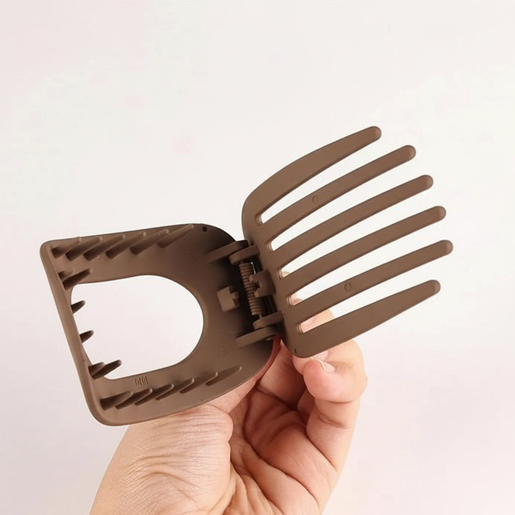 Robust Plastic Hair Clip for Thick Locks with Reliable Grip