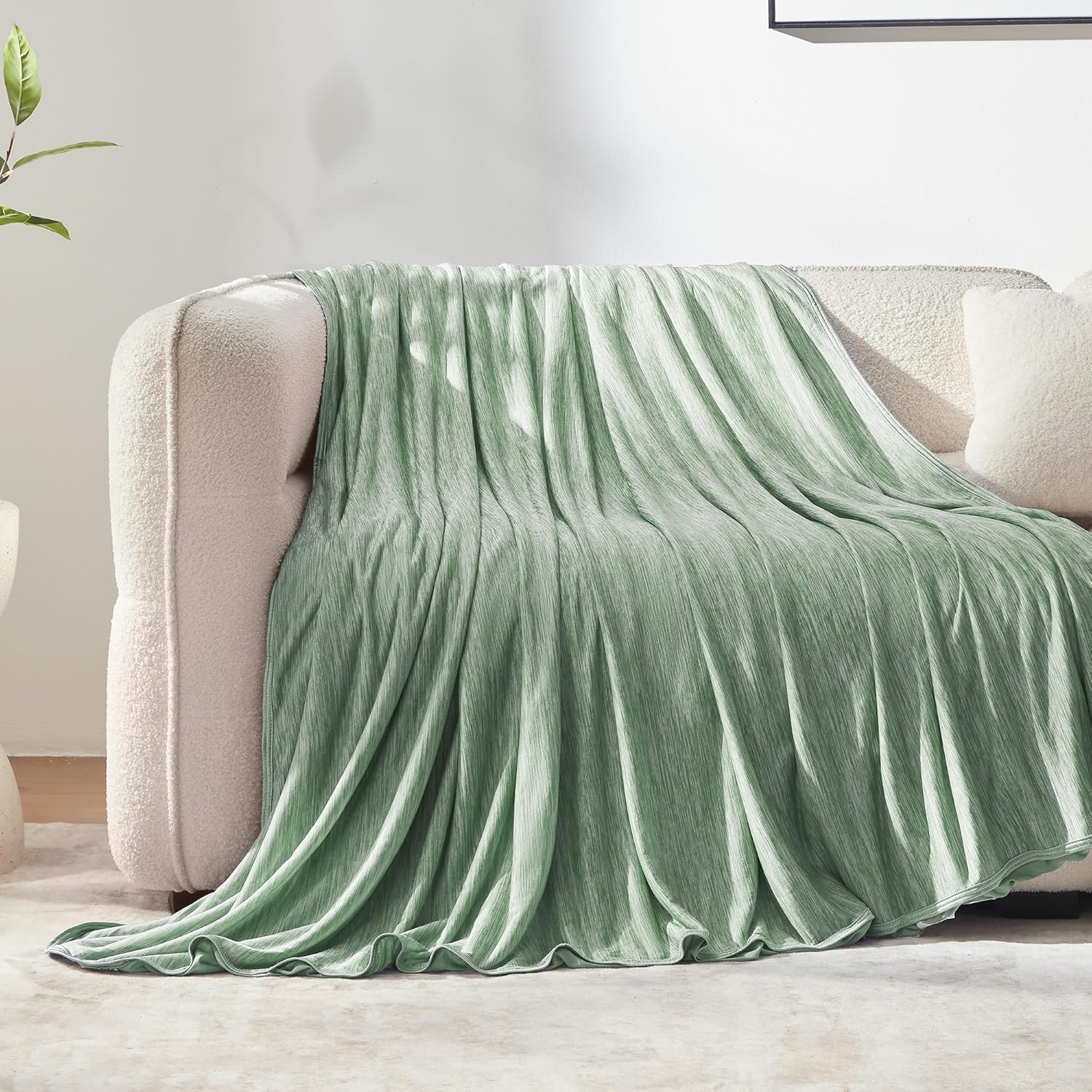 Lightweight Summer Blanket with Arc-Chill Technology for Hot Sleepers