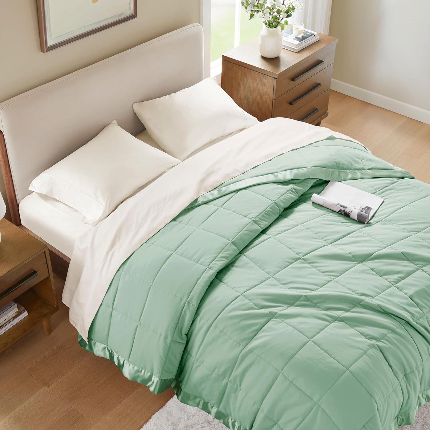 Lightweight Down Alternative Blanket with Moisture-Wicking – All Season Bed Cover with Satin Trim