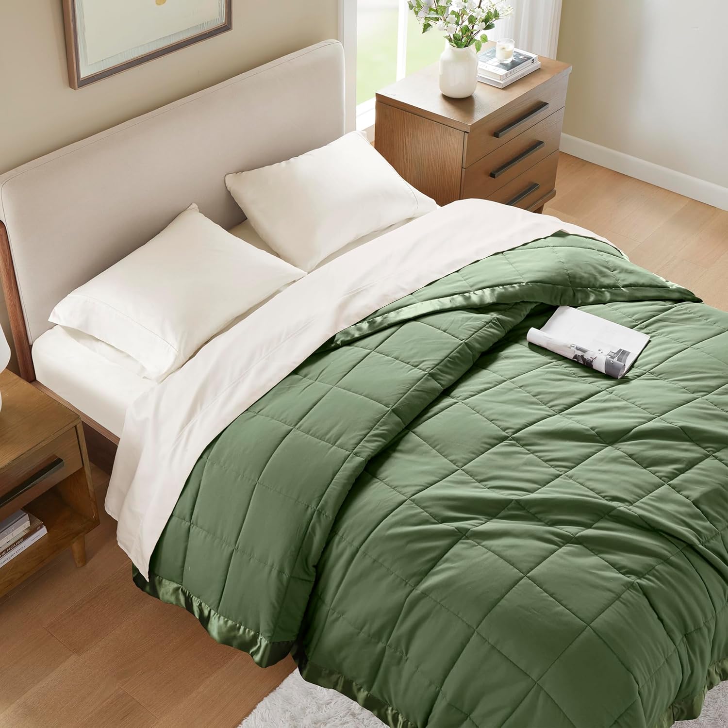 Lightweight Down Alternative Blanket with Moisture-Wicking – All Season Bed Cover with Satin Trim