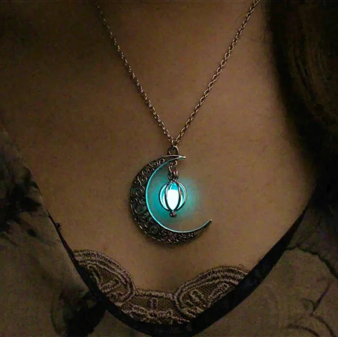 Celestial Glow Pendant Necklace – Elegant Moonstone Jewelry