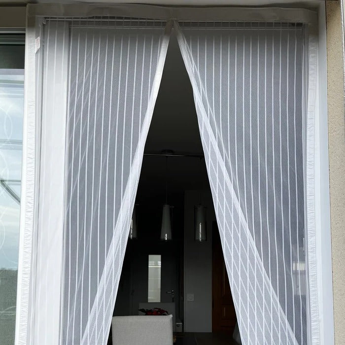 Insect-Blocking Magnetic Screen Door