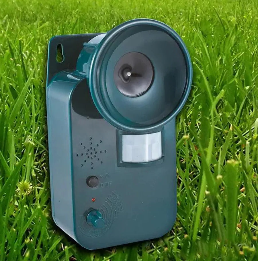 5000sqft Battery-Powered Ultrasonic Animal Deterrent with Motion Sensing