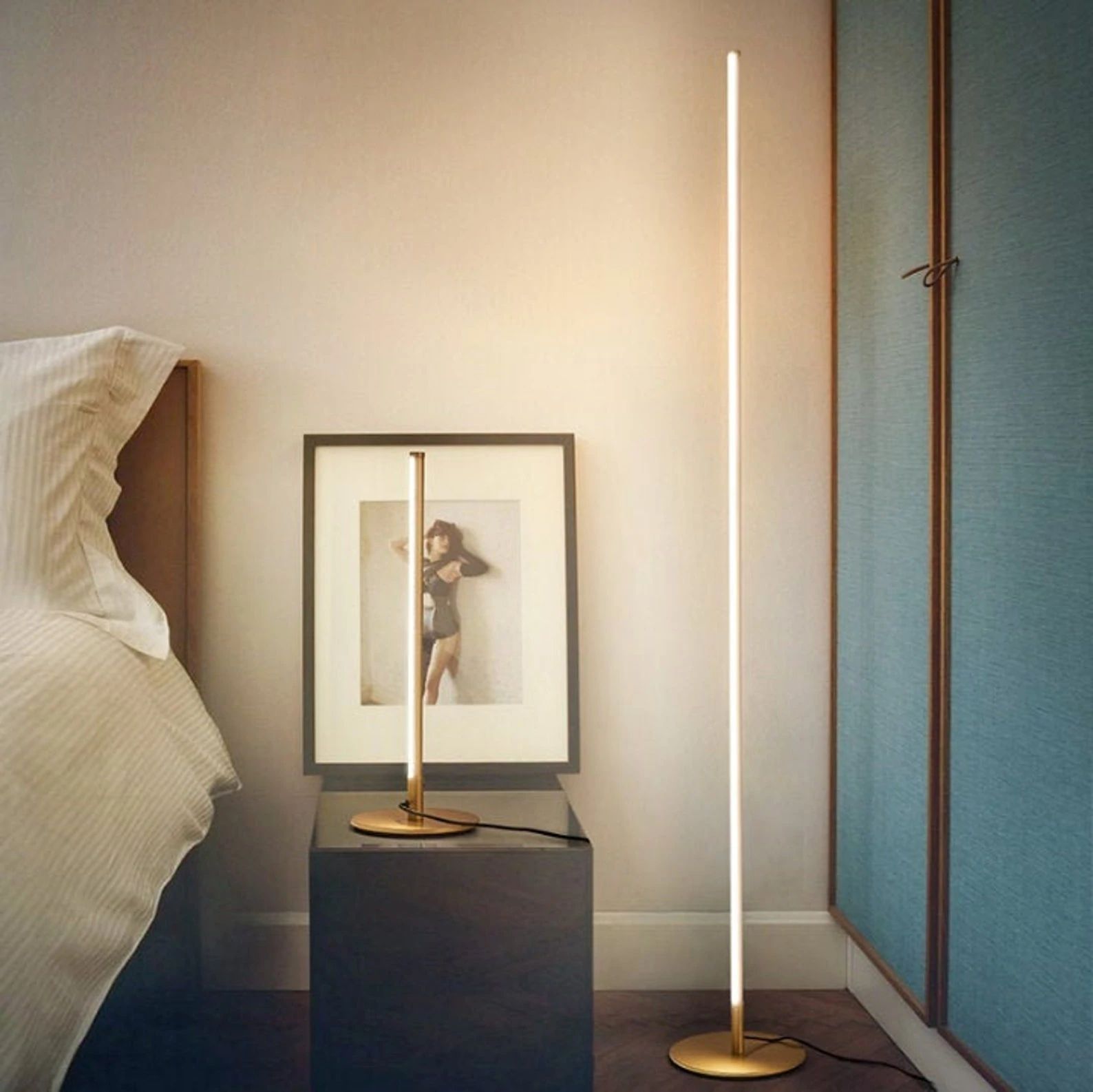 Modern Floor Lamp - Elegant LED Lighting for Home and Office