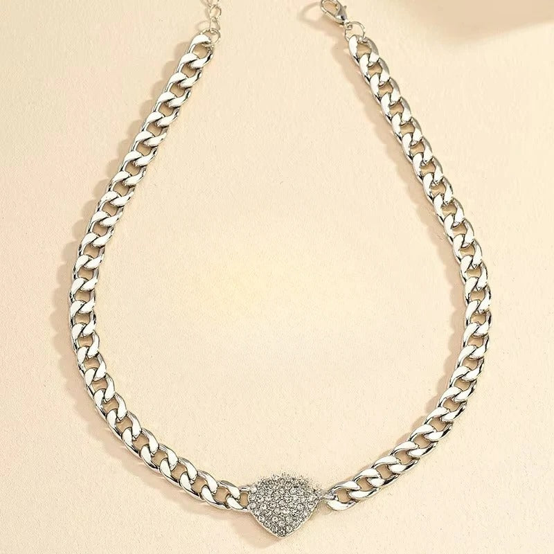 Elegant Heart Pendant Choker with Stylish Cuban Chain
