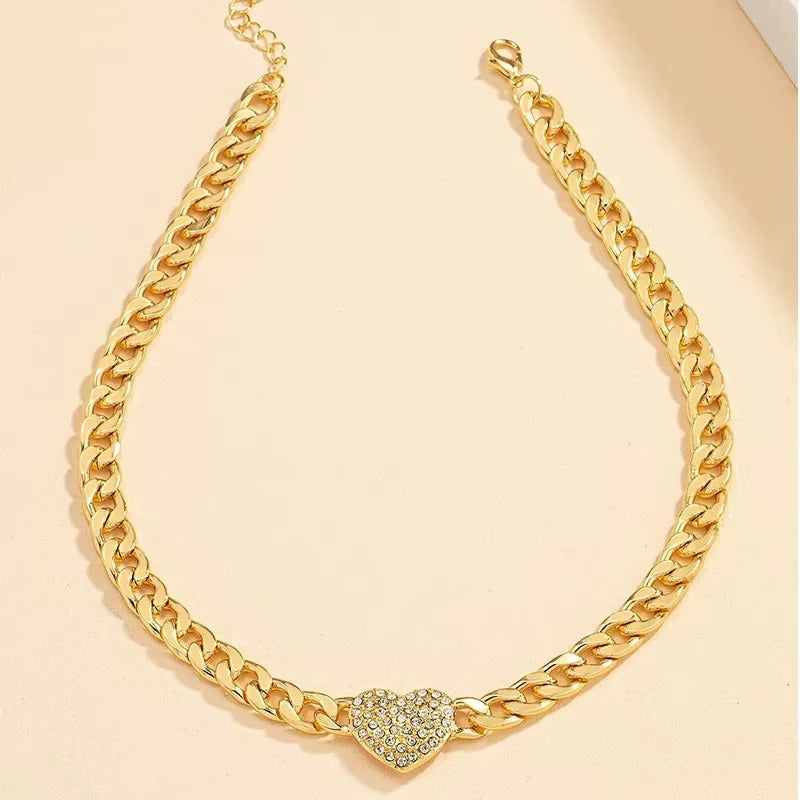 Elegant Heart Pendant Choker with Stylish Cuban Chain