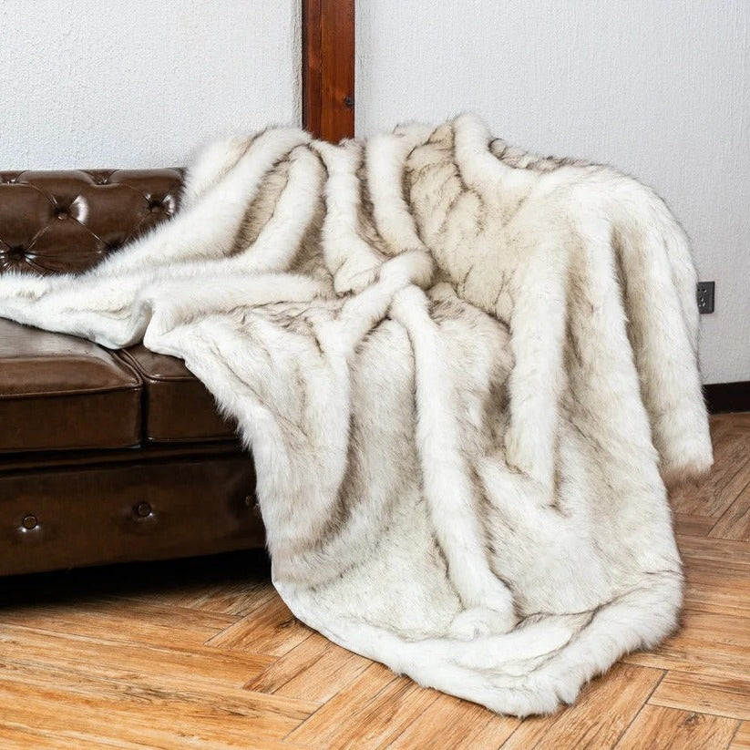 Elegant Plush Blanket, Luxurious Faux Fur Throw