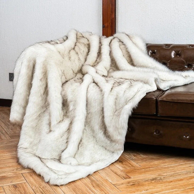 Luxurious Weighted Faux Fur Throw Blanket for Cozy Living