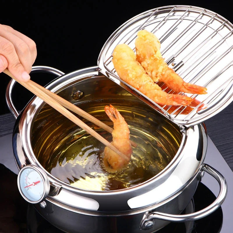 Fryer with Integrated Thermometer for Precise Cooking