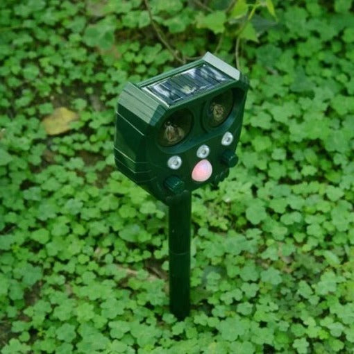Solar-Powered Ultrasonic Device for Snake Deterrence