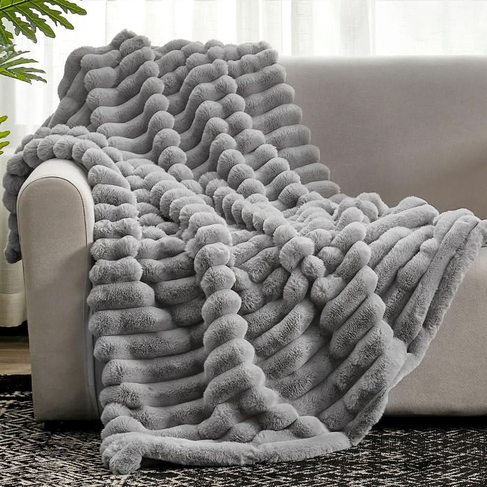 SereneWrap Plush Throw: Comfort and Style for Your Home