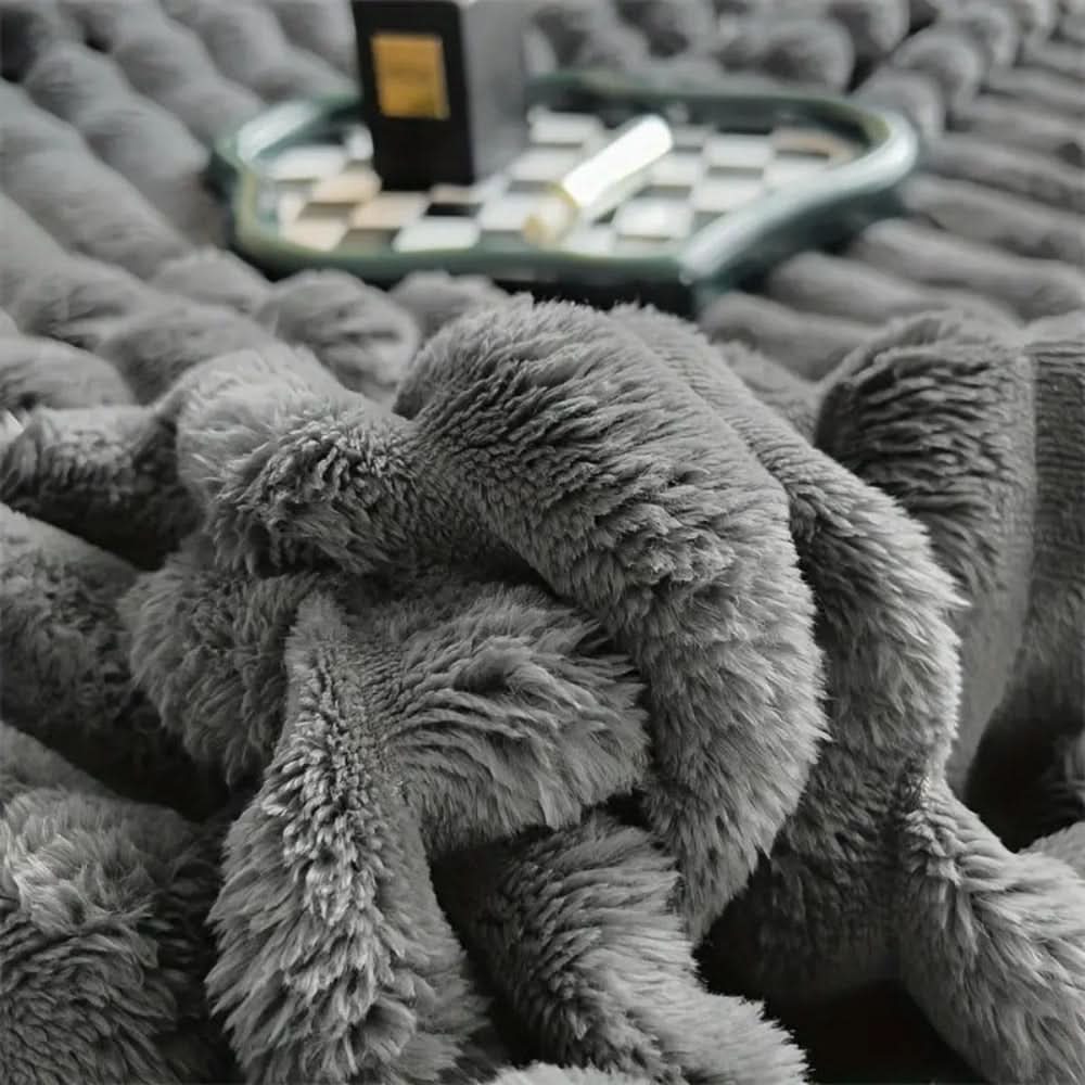 SereneWrap Plush Throw: Comfort and Style for Your Home