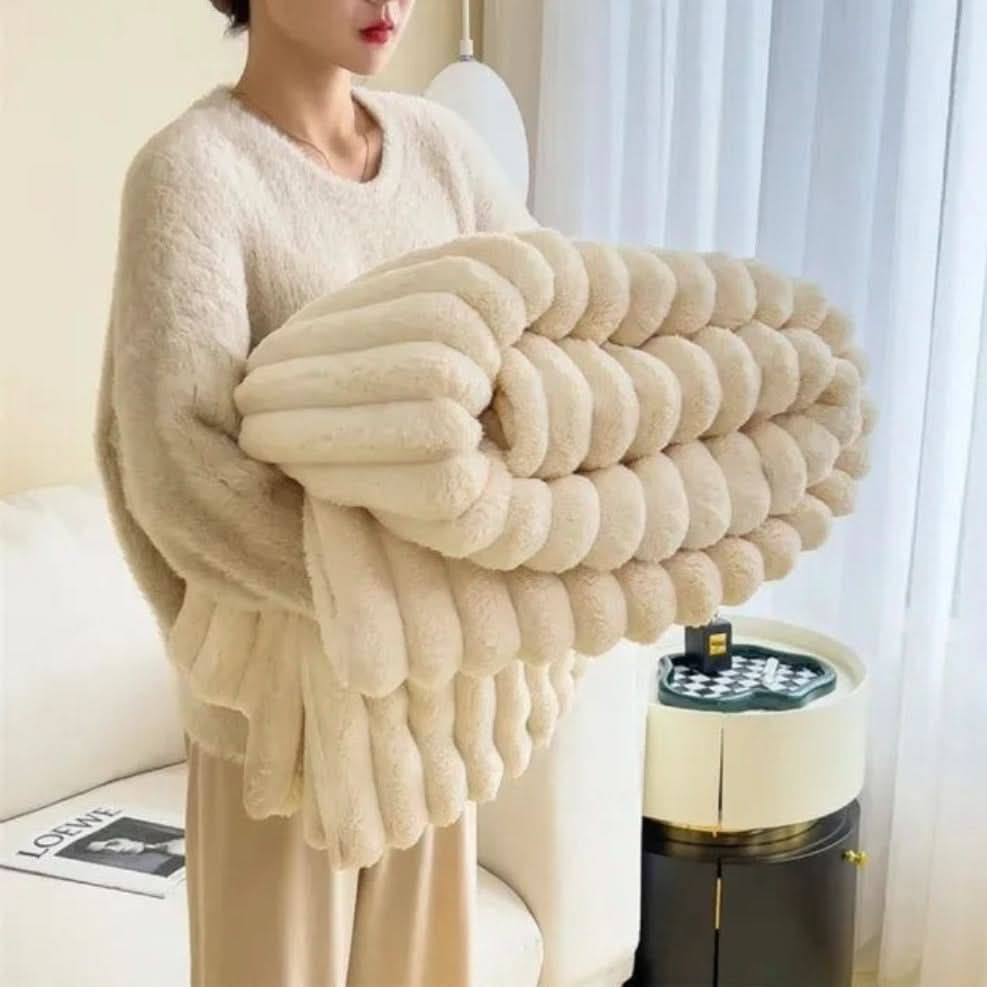 SereneWrap Plush Throw: Comfort and Style for Your Home