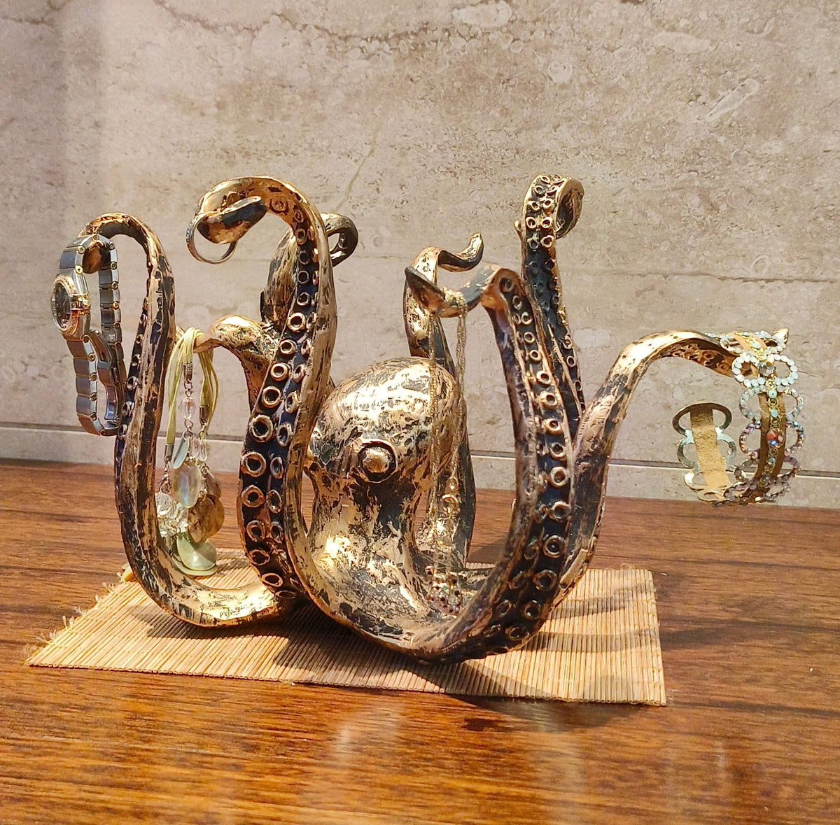 Nautical Mug Organizer with Artful Design for 8 Cups