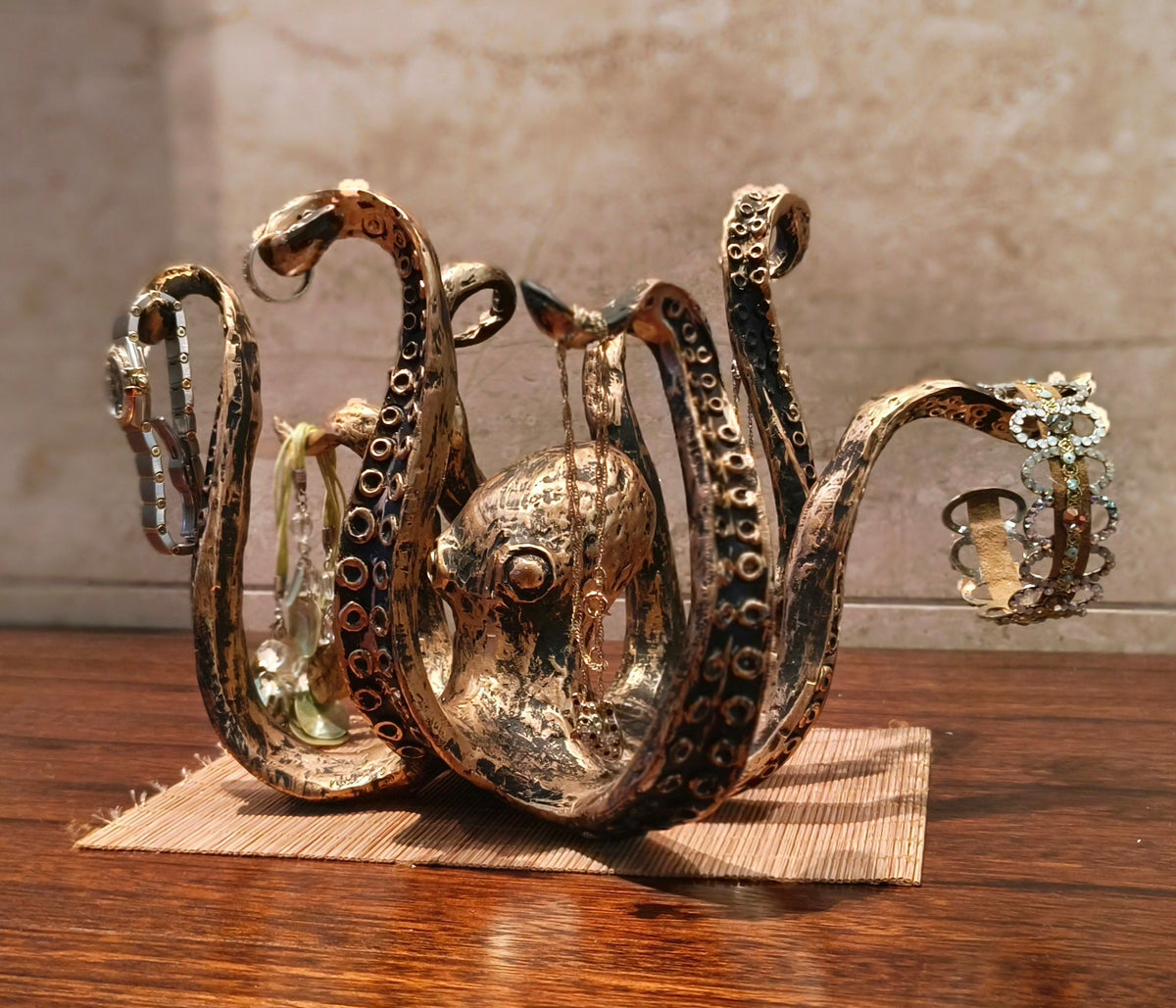 Nautical Mug Organizer with Artful Design for 8 Cups