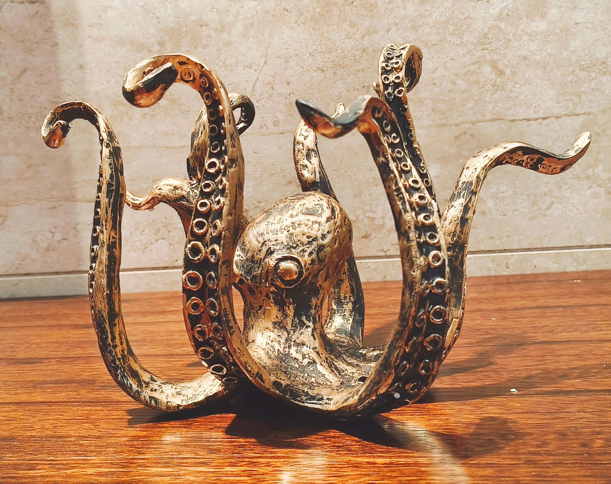 Nautical Mug Organizer with Artful Design for 8 Cups