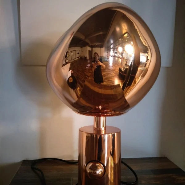 Sculpted Glow Table Lamp – Unique Ambient Lighting Design