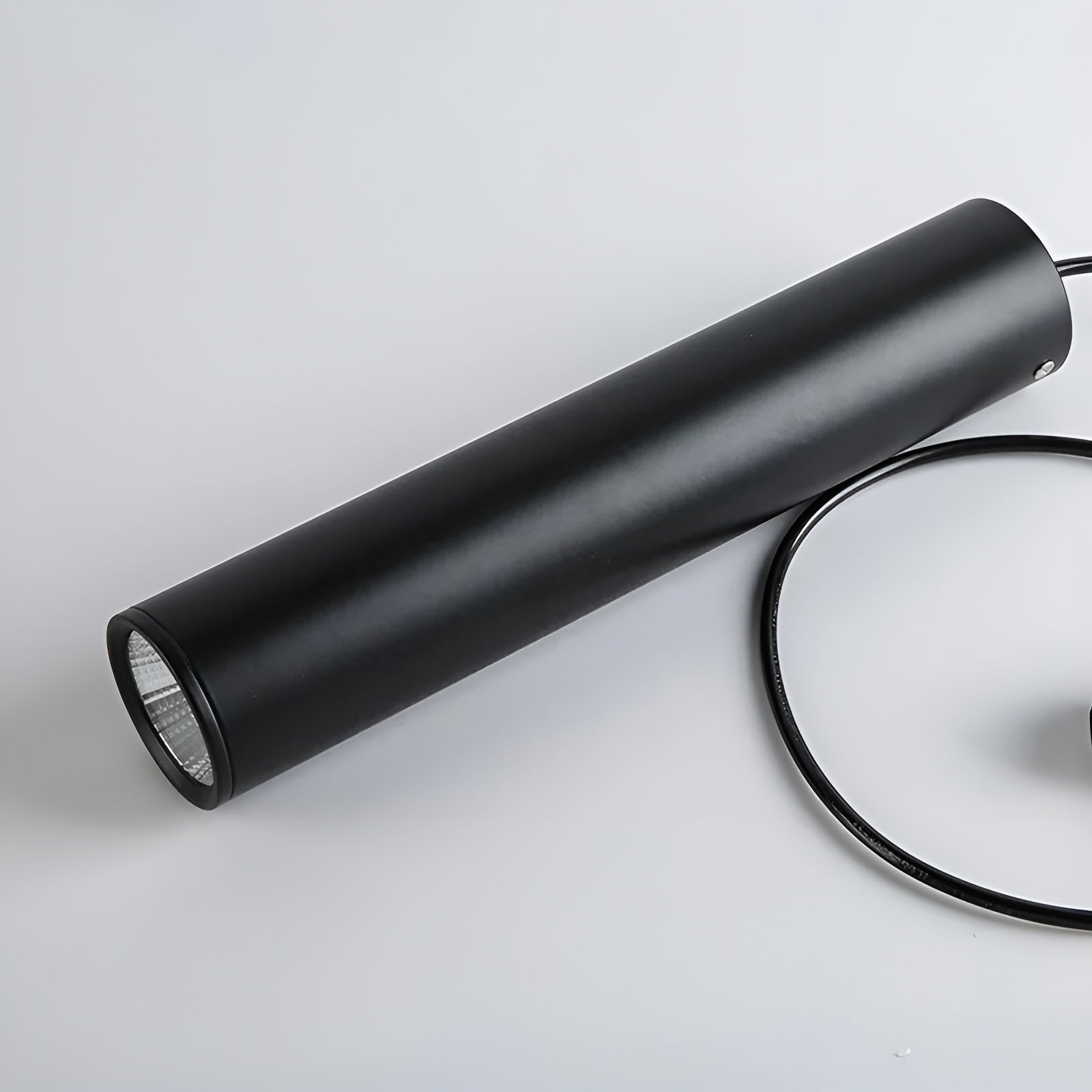 Adjustable LED Pendant Light – Focused Illumination for Any Space