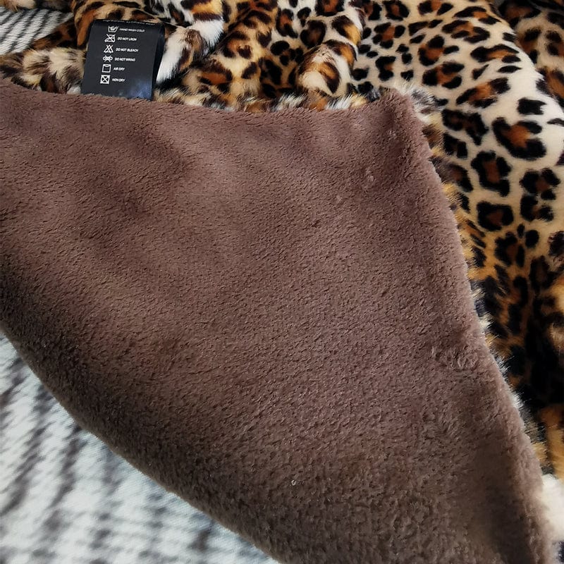 Taavita Fleece Blanket Made of Faux Fur – Luxurious, Soft, and Stylish