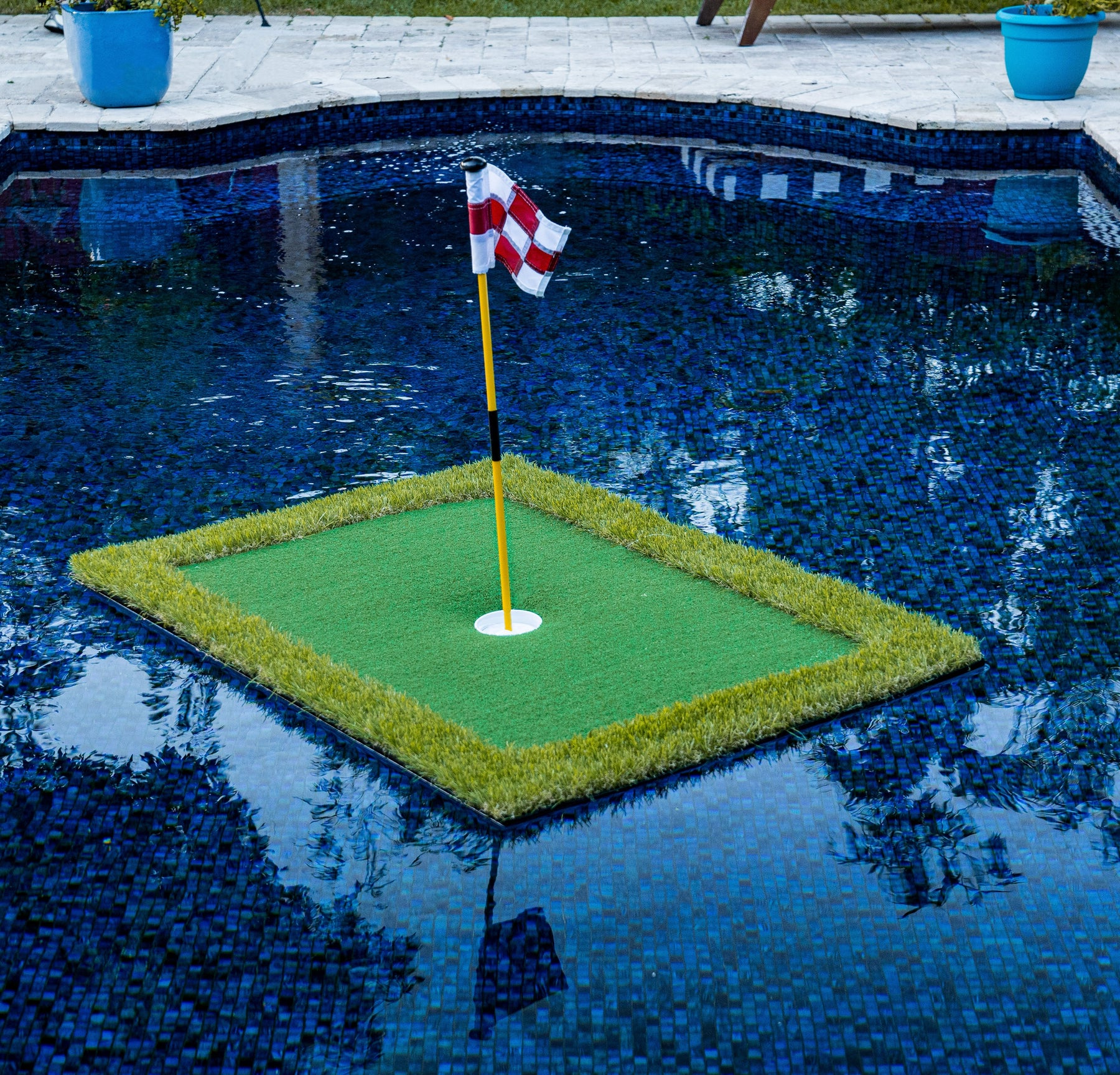 Aquatic Golf Putting Surface with Floating Balls