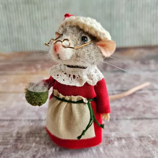 DIY Craft Kit for Adorable Handmade Needle Felted Mouse