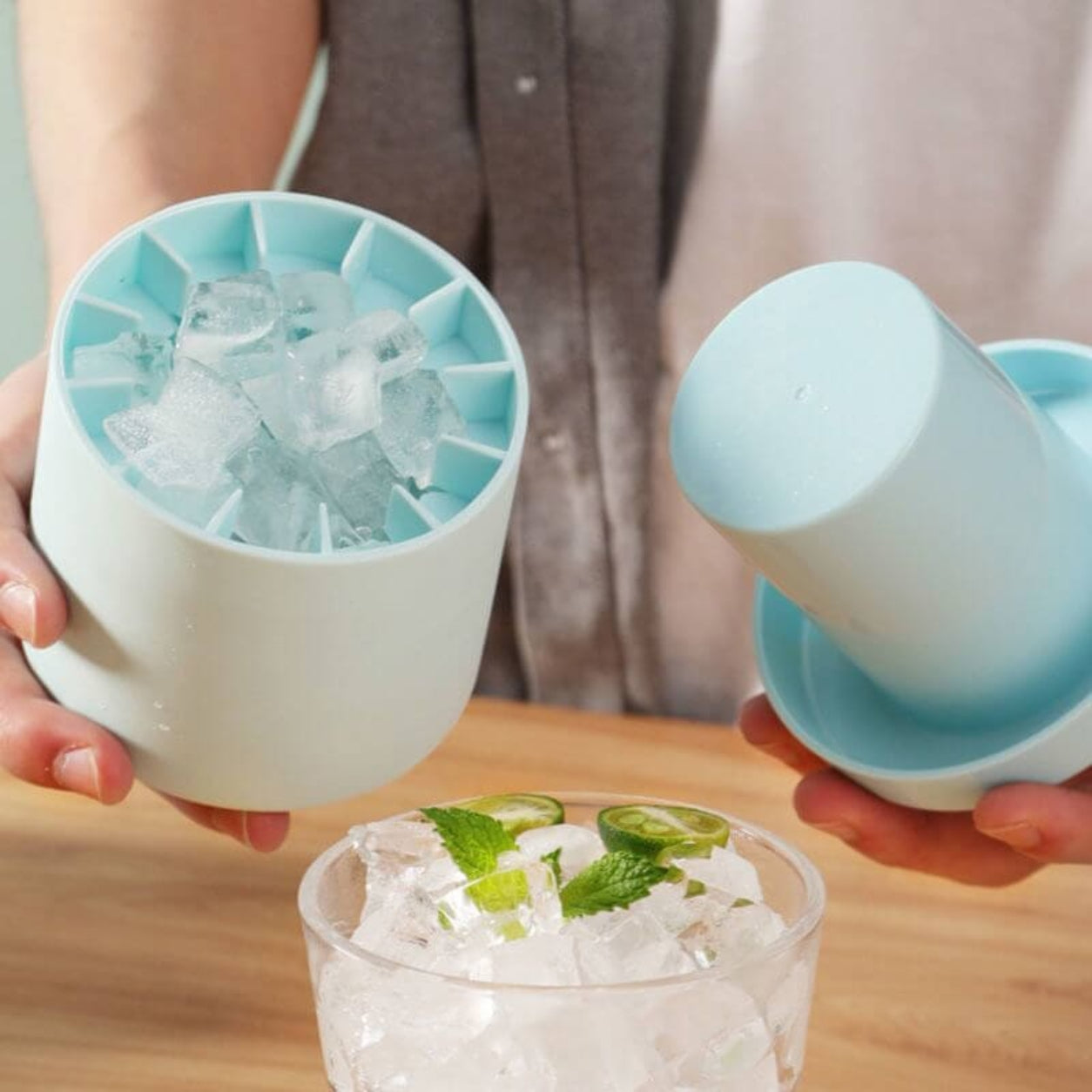 Space-Saving Ice Cube Maker with Lid for Effortless Chilling
